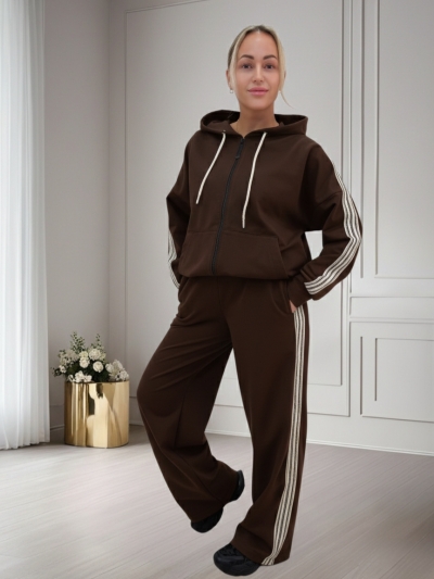 Костюм зі стразами