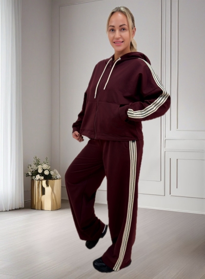 Костюм зі стразами